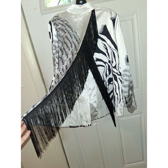 Akira Button Down Top Fringe Open Back Small Floral Zebra Black & White NWT - Picture 6 of 8